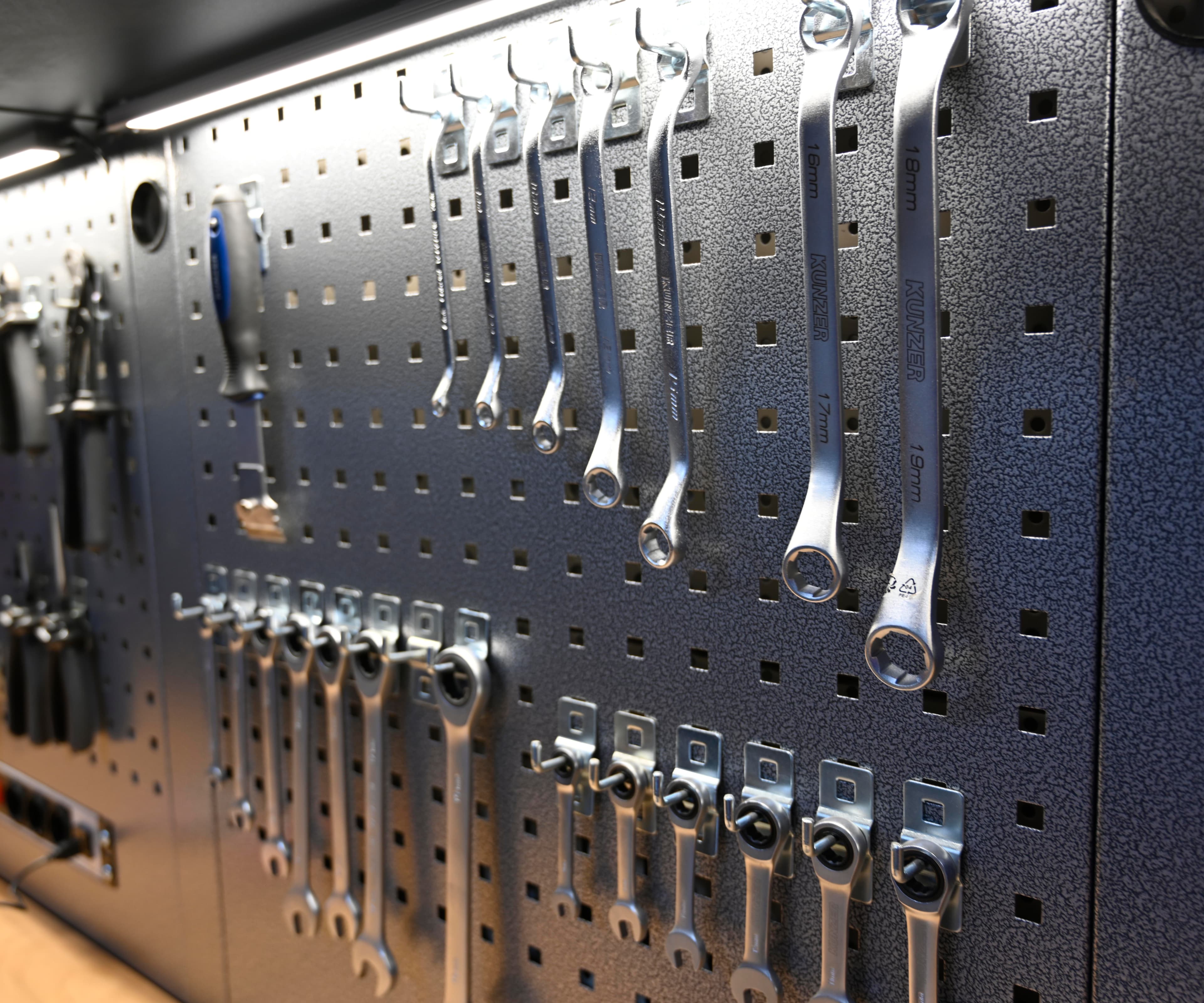 Kunzer Werkstattwand mit Werkzeugen